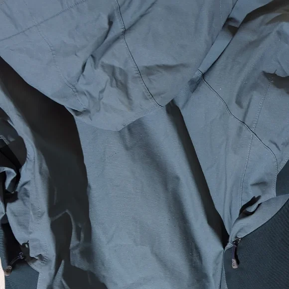 Patagonia Two-Tone Outdoor Jacket Patagonia women’s waterproof shell jacket - Picture 7 of 11